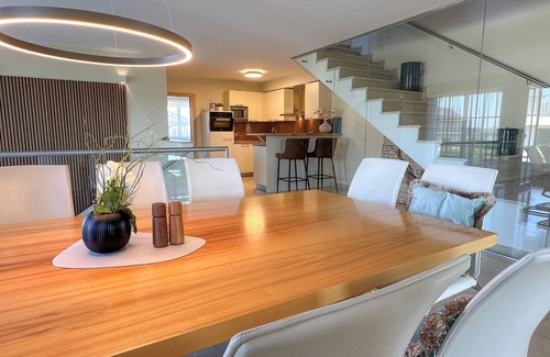 Seekirchen am Wallersee Apartment | GLÜCKSMOMENT" maisonette apartment: Harmonious refuge for creative time out