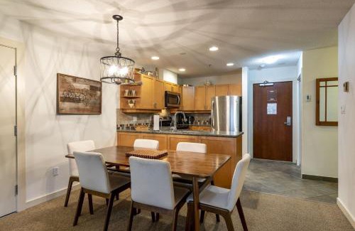 Blackcomb Apartment | Glacier Lodge 216 by Outpost Whistler
