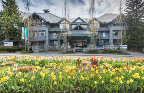 Blackcomb Apartment | Glacier Lodge 216 by Outpost Whistler
