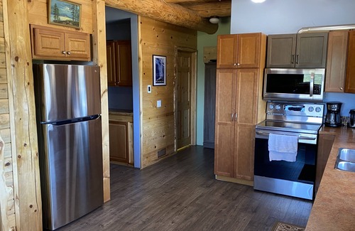 Babb Ski Chalet | Glacier Ridge - Chalet on Divide Ridge overlooking Glacier Park and St Mary Lake