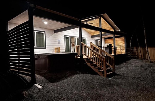 Ashford House | Glacier Run, Hot Tub, Sauna,Movie Theater, WiFi, EV