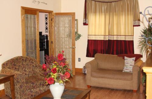 Jamestown Hotel | Gladstone Inn and Suites