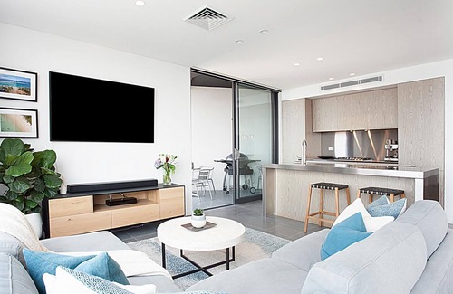 Tamarama Apartment | Glamarama is a stunning 2-bed apartment with Tama Beach views!
