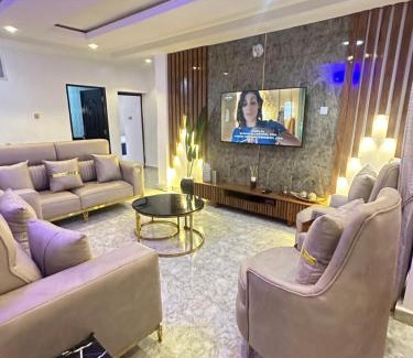 Wuse 2 Apartment | Glamorous 2 Bedroom at Wuse 2 Abuja with 24hr Power WIFI NETFLIX