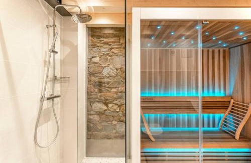 Kronenburg House | Glamorous Cottage Chimney Sauna