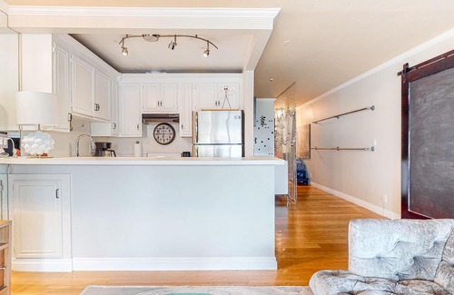 Santa Ana Heights Condo | Glamorous, dog-friendly condo with pool, hot tub & W/D - snowbird-friendly