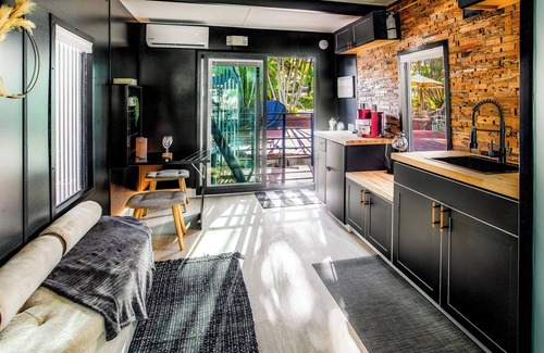 Key West Boat Rental | Glamorous Houseboat Stay - Enchantress Experience @ The Perry