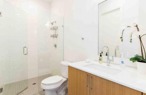 Knox - Henderson House | Glamorous Perfectly Located Luxury 2 Bed Townhome