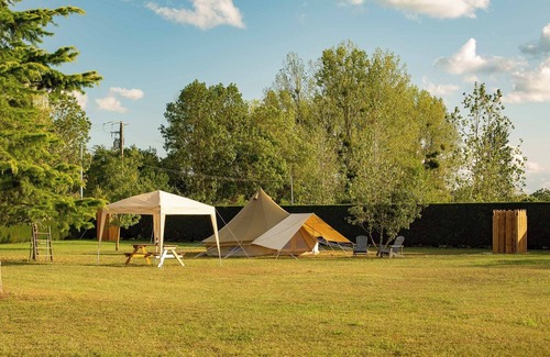 Allonnes RV Rental | Glamping 'Hébergement Insolite En Tente' with Private Garden