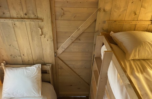 Chadenac Cabin | Glamping TENTE LODGE SAFARI DE LUXE, vue sur le coteau et vignes