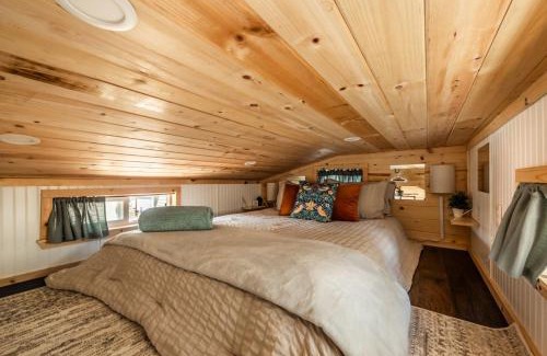 Woodland Park Apartment | Glamping Under the Stars Firepit, BBQ & Views