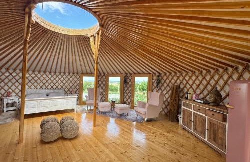 Blucina Other | Glamping ve vinohradu, Jurty Marcipan - Jižní Morava