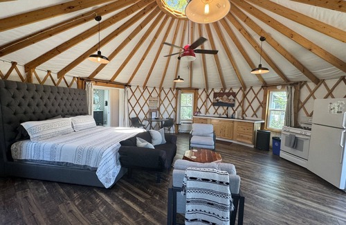 Mill Spring House | Glamping Yurt + Luxury Bath at Serenity Ridge