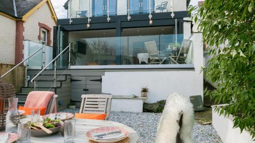 Bangor House | Glan y Mor Menai