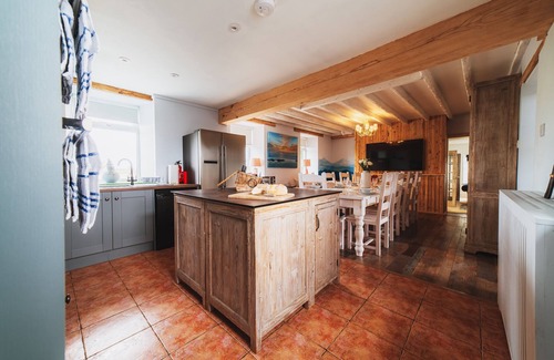 Llanfaelog Cottage | GLANLLYN BACH, pet friendly, luxury holiday cottage in Rhosneigr