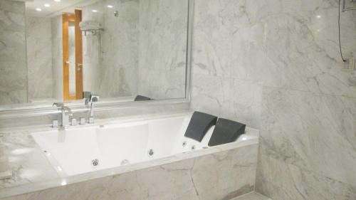 Yu Hua Tai Hotel | Glarun Jinling Hotel