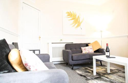 North Glasgow Apartment | Glasgow, 3 Bed Close to City Centre, Free Street Parking