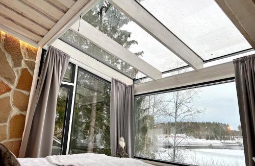Kuusa House | Glass Igloos by the water - Lasisviitit