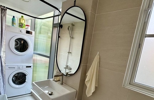 Lavender Apartment | Glass Tower in the heart of SG