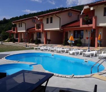 Pavel Banya House | Gledkata Complex