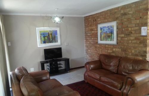 Garsfontein House | Glen Marion Guest House