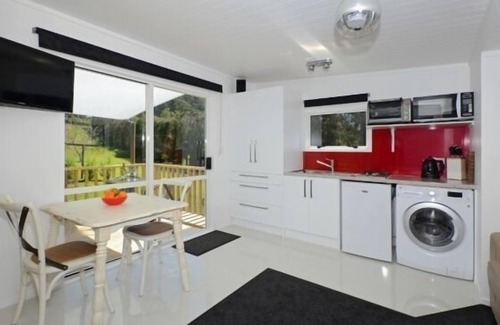 Glenbervie Cottage | GLENBERVIE COTTAGES- Puke Cottage Trendy 1 bedroom