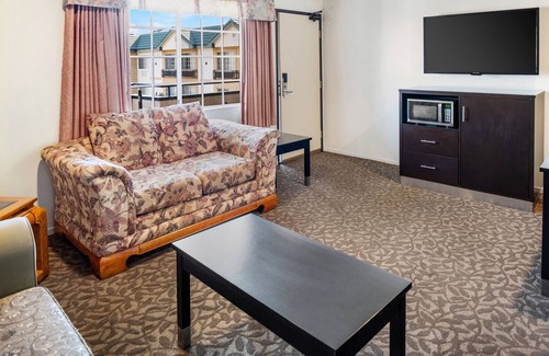 Somerset Hotel | Glendale Hotel