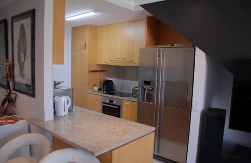 Glenelg Apartment | Glenelg Penthouse with BEACH & Park views -wifi parking