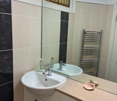 Hampton-in-Arden Bed & Breakfast | Glenlyon Flat - NEC