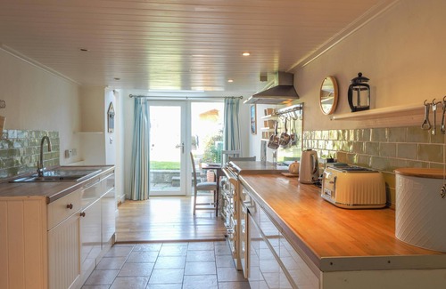 New Quay Cottage | Glenydd, New Quay - Three Bedroom Cottage, Sleeps 6