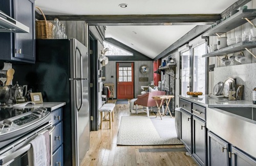 Foscoe Cabin | "Go on a Wine Tour "- Rennovated private oasis central to Boone, BRock, Banner.