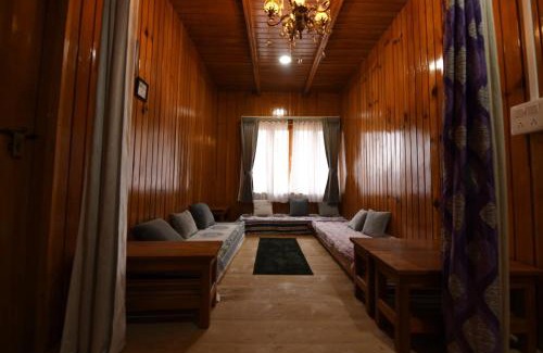 Along House | GoibaHomes