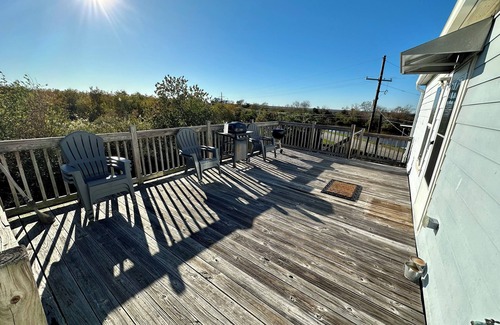 Braithwaite House | Goin’ Fishing? Bring your pole, fish across the street or Marinas down the road.