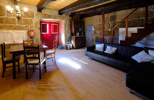 Santa Cruz do Douro Cottage | Gold Valley Peacefull House with beautiful river view, parking, wifi