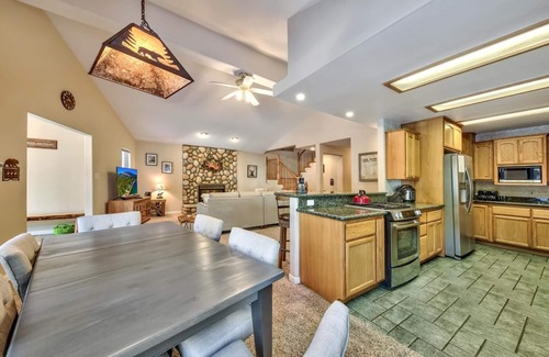 Montgomery Estates House | Golden Bear Pause- Hot tub, pets, big yard, hiker's paradise