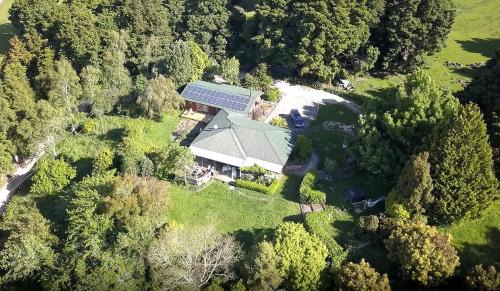 Takaka Bed & Breakfast | Golden Caves - Bed and Breakfast