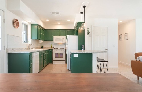 Joshua Tree House | 🌵Golden Desert Ranch - Hot Tub, Fire Pit and BBQ!🌵