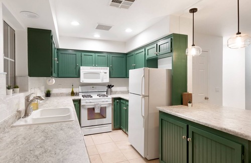 Joshua Tree House | 🌵Golden Desert Ranch - Hot Tub, Fire Pit and BBQ!🌵