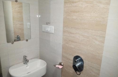 Andheri Bed & Breakfast | golden dormitory
