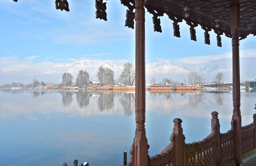 Nagin Bagh Boat Rental | Golden Flower Heritage Houseboat
