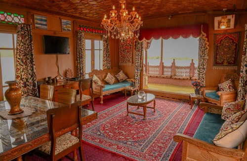 Nagin Bagh Boat Rental | Golden Flower Heritage Houseboat