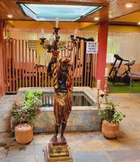 Elmina Hotel | Golden Hill Parker Hotel