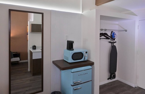 Indian Beach Sapphire Shores Hotel | Golden Host Resort - Sarasota