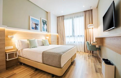 El Parc i la Llacuna del Poblenou Hotel | Golden Hotel Barcelona