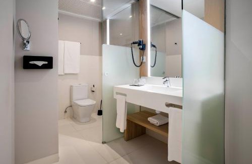 El Parc i la Llacuna del Poblenou Hotel | Golden Hotel Barcelona