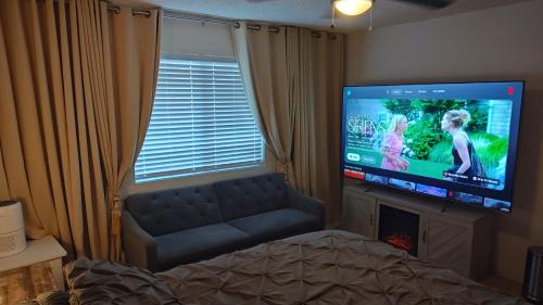 Santa Clarita House | Golden House