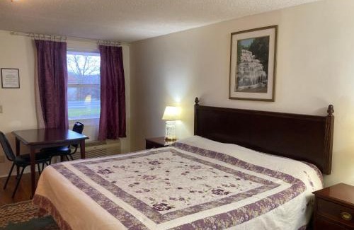 Rock Stream Hotel | Golden Knight Inn and Suites