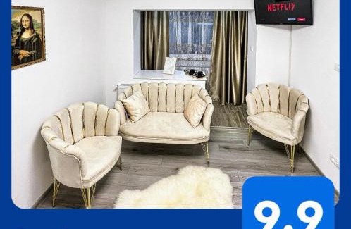 Petrosani Apartment | Golden Mountain Flat- ADULTS ONLY