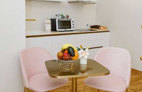 Rione VII Regola House | Golden palace luxury guest house