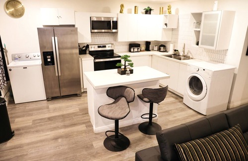 Gateway District Apartment | Golden Retreat
